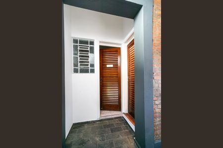 Casa para alugar com 359m², 3 quartos e 6 vagas Casa para alugar com 359m², 3 quartos e 6 vagasHall da edicola