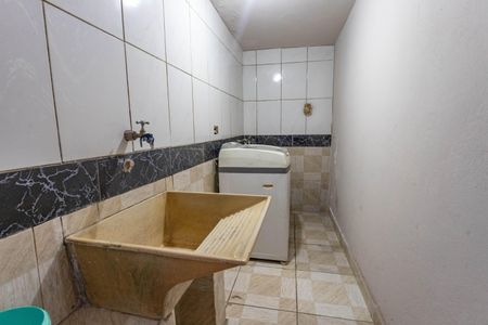 Casa à venda com 100m², 2 quartos e 1 vagaCasa 2 - Área de serviço