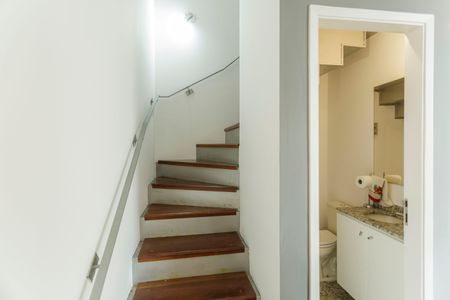 Escada de apartamento à venda com 1 quarto, 45m² em Vila Olímpia, São Paulo