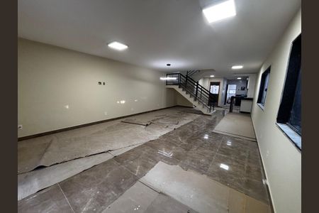 Sala de casa de condomínio para alugar com 4 quartos, 400m² em Recreio dos Bandeirantes, Rio de Janeiro