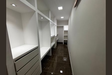 Casa de condomínio para alugar com 400m², 4 quartos e 2 vagasCloset da suíte 3