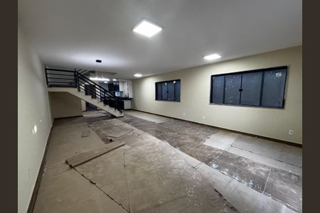 Casa de condomínio para alugar com 400m², 4 quartos e 2 vagasSala