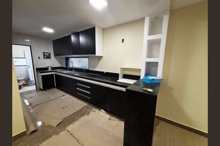 Casa de condomínio para alugar com 400m², 4 quartos e 2 vagasCozinha