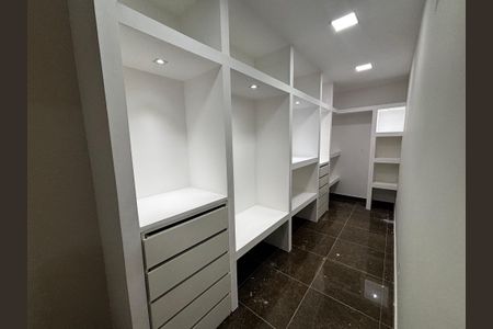 Casa de condomínio para alugar com 400m², 4 quartos e 2 vagasCloset da suíte 3