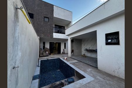 Casa de condomínio para alugar com 400m², 4 quartos e 2 vagasFachada