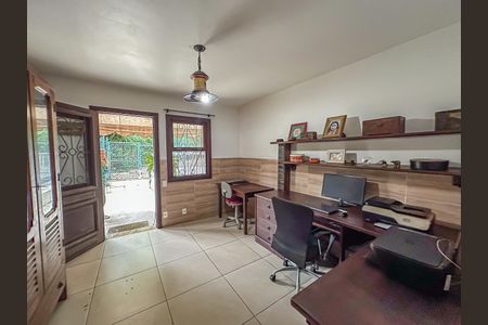 Casa à venda com 450m², 4 quartos e 4 vagasEscritório