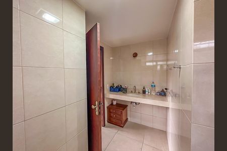 Casa à venda com 450m², 4 quartos e 4 vagasBanheiro da Suíte