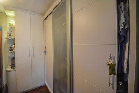 Apartamento à venda com 120m², 3 quartos e 2 vagasQuarto 2