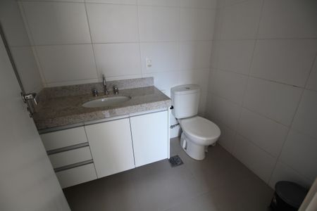 Apartamento à venda com 80m², 2 quartos e 1 vagaBanheiro da sU