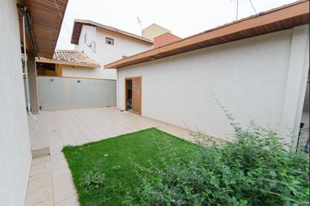 Casa de condomínio para alugar com 180m², 3 quartos e 4 vagas Casa de condomínio para alugar com 180m², 3 quartos e 4 vagasQuintal