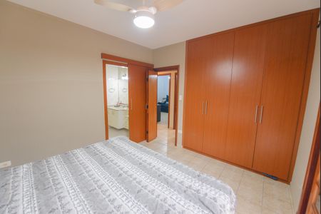 Casa de condomínio para alugar com 180m², 3 quartos e 4 vagas Casa de condomínio para alugar com 180m², 3 quartos e 4 vagasSuíte