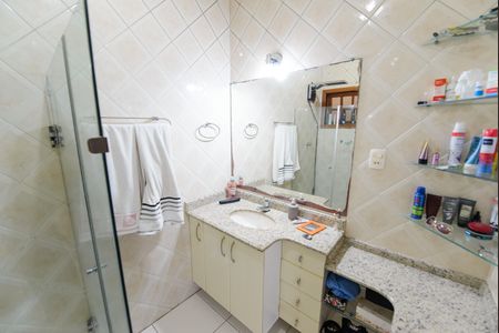 Casa de condomínio para alugar com 180m², 3 quartos e 4 vagas Casa de condomínio para alugar com 180m², 3 quartos e 4 vagasBanheiro da Suíte