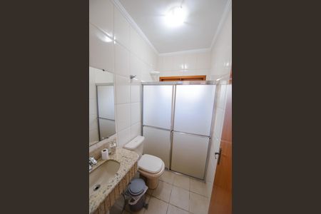 Casa de condomínio para alugar com 180m², 3 quartos e 4 vagas Casa de condomínio para alugar com 180m², 3 quartos e 4 vagasBanheiro de serviço