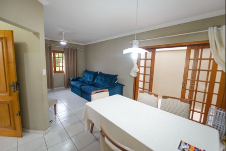 Casa de condomínio para alugar com 180m², 3 quartos e 4 vagas Casa de condomínio para alugar com 180m², 3 quartos e 4 vagasSala