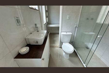 Casa de condomínio à venda com 160m², 3 quartos e 2 vagasBanheiro da Semi Suíte 1 e 2