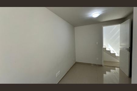 Casa de condomínio à venda com 160m², 3 quartos e 2 vagasSemi Suíte 1