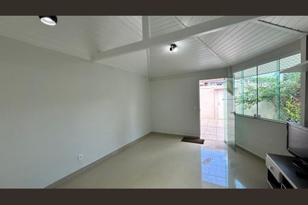 Casa de condomínio à venda com 160m², 3 quartos e 2 vagasSala