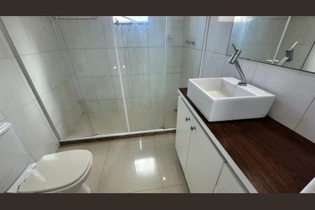 Casa de condomínio à venda com 160m², 3 quartos e 2 vagasBanheiro da Suíte