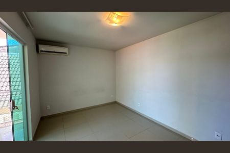Casa de condomínio à venda com 160m², 3 quartos e 2 vagasSuíte