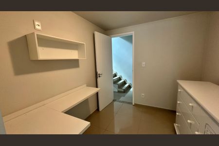 Casa de condomínio à venda com 160m², 3 quartos e 2 vagasSemi Suíte 2