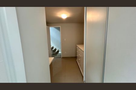 Casa de condomínio à venda com 160m², 3 quartos e 2 vagasSemi Suíte 2