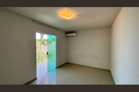 Casa de condomínio à venda com 160m², 3 quartos e 2 vagasSuíte
