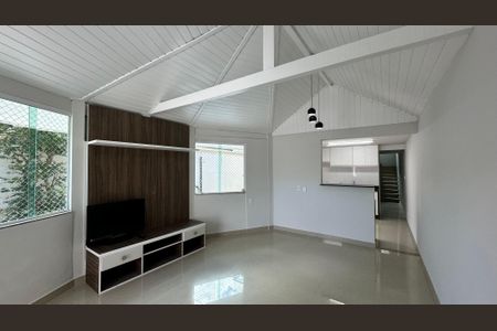 Casa de condomínio à venda com 160m², 3 quartos e 2 vagasSala