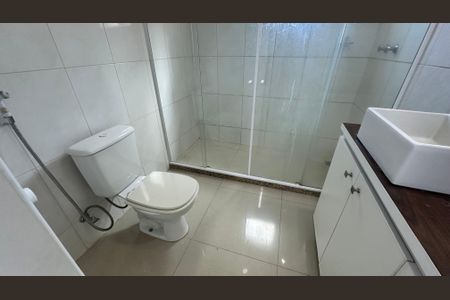 Casa de condomínio à venda com 160m², 3 quartos e 2 vagasBanheiro da Suíte
