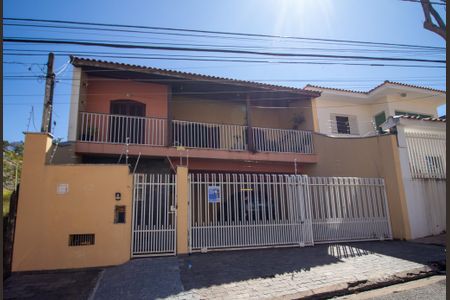 Casa para alugar com 250m², 4 quartos e 3 vagasFachada