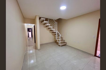 Sala de casa para alugar com 4 quartos, 200m² em Jardim do Papai, Guarulhos