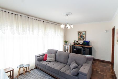 Casa à venda com 245m², 5 quartos e 6 vagasSala