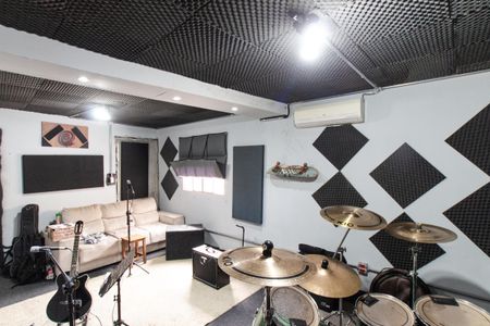 Casa à venda com 245m², 5 quartos e 6 vagasÁrea comum - Salão