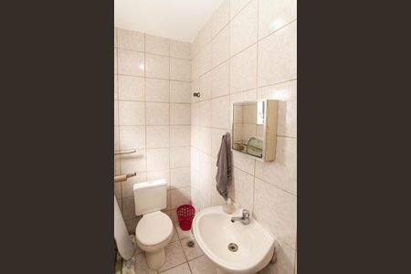 Casa à venda com 245m², 5 quartos e 6 vagasBanheiro de Serviço