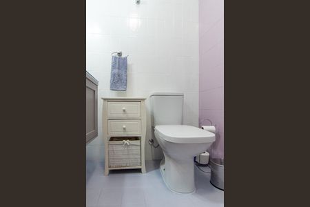 Casa à venda com 245m², 5 quartos e 6 vagasBanheiro 1