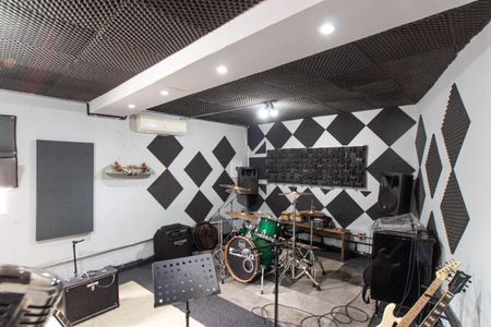 Casa à venda com 245m², 5 quartos e 6 vagasÁrea comum - Salão