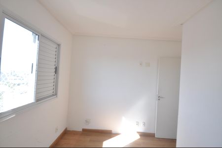 Apartamento para alugar com 72m², 2 quartos e 2 vagasQuarto 