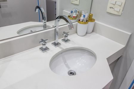 Apartamento à venda com 76m², 2 quartos e 2 vagasBanheiro da Suíte