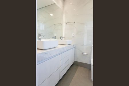 Casa de condomínio à venda com 350m², 3 quartos e 5 vagasBanheiro da Suíte