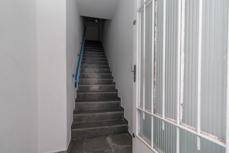Escada de acesso de casa à venda com 2 quartos, 65m² em Vila Ivone, São Paulo