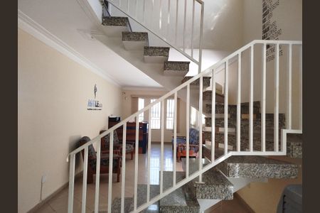 Casa à venda com 216m², 3 quartos e 5 vagas Casa à venda com 216m², 3 quartos e 5 vagasSala de jantar