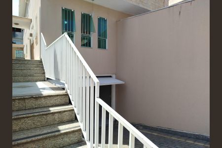 Casa à venda com 216m², 3 quartos e 5 vagas Casa à venda com 216m², 3 quartos e 5 vagasEntrada - Acesso