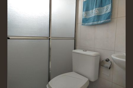 Casa à venda com 216m², 3 quartos e 5 vagas Casa à venda com 216m², 3 quartos e 5 vagasBanheiro da Suíte 2