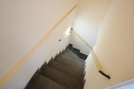 Casa à venda com 216m², 3 quartos e 5 vagasEscada para garagem