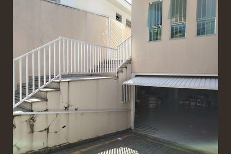 Casa à venda com 216m², 3 quartos e 5 vagas Casa à venda com 216m², 3 quartos e 5 vagasGaragem