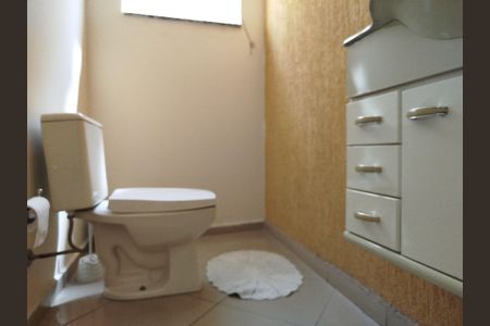 Casa à venda com 216m², 3 quartos e 5 vagas Casa à venda com 216m², 3 quartos e 5 vagasLavabo