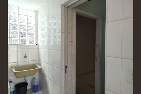 Casa à venda com 216m², 3 quartos e 5 vagas Casa à venda com 216m², 3 quartos e 5 vagasÁrea de Serviço