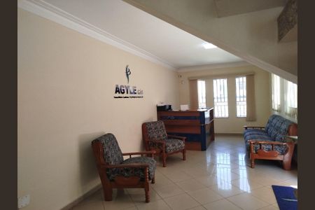 Casa à venda com 216m², 3 quartos e 5 vagas Casa à venda com 216m², 3 quartos e 5 vagasSala