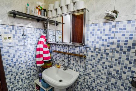 Casa à venda com 150m², 3 quartos e 2 vagasBanheiro 