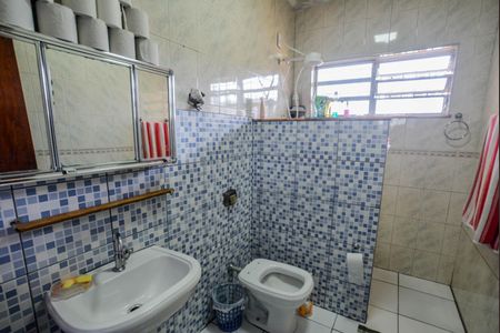 Casa à venda com 150m², 3 quartos e 2 vagasBanheiro 