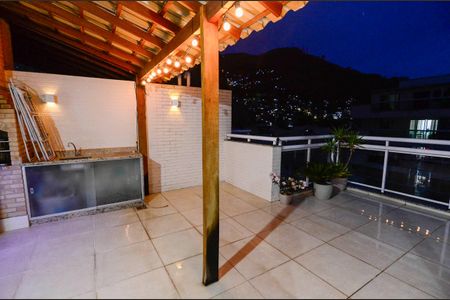 Apartamento à venda com 135m², 2 quartos e 2 vagasTerraço